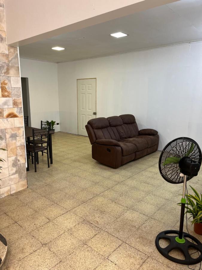 El Parque Bed And Breakfast 阿拉胡埃拉 外观 照片